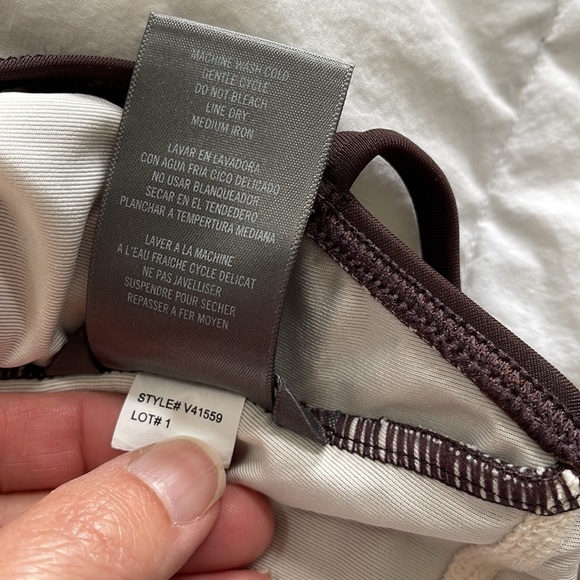 ☀️🏝️VINCE CAMUTO Plunging V-neck Swimsuit 8 - Picture 12 of 12